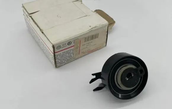 Volkswagen Vento Timing belt tensioner 030109243K