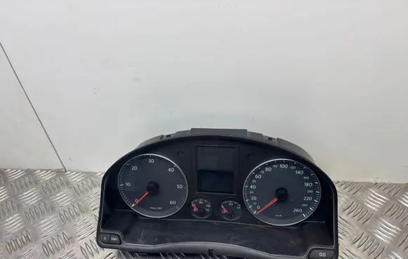 Volkswagen Golf V Speedometer (instrument cluster) 1K0920864B