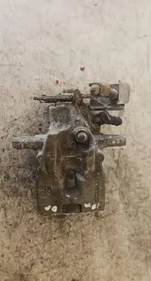 Toyota Urban Cruiser (XP110) Rear brake caliper