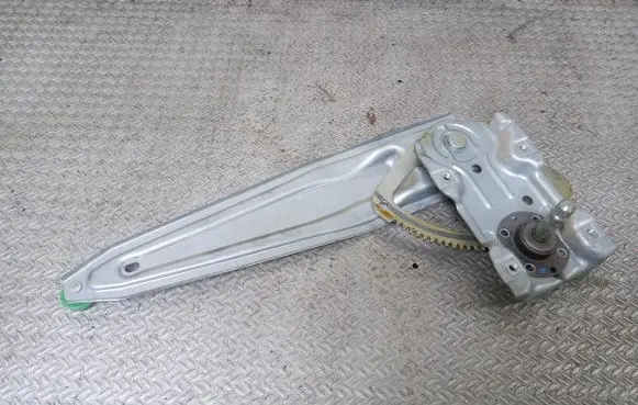 Toyota Yaris Rear door manual window regulator 