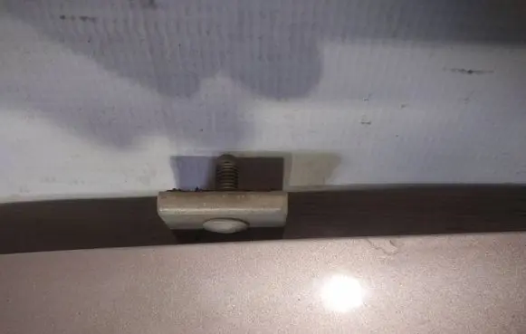 Volkswagen Golf V Tailgate/trunk/boot hinge