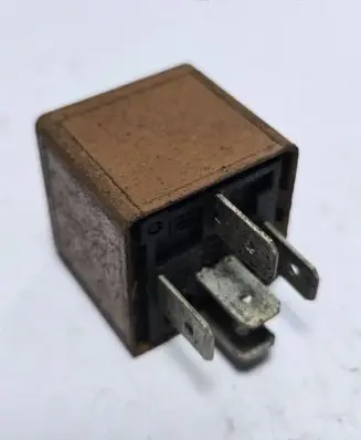 Opel Astra H Other relay 90491314 12V4030A