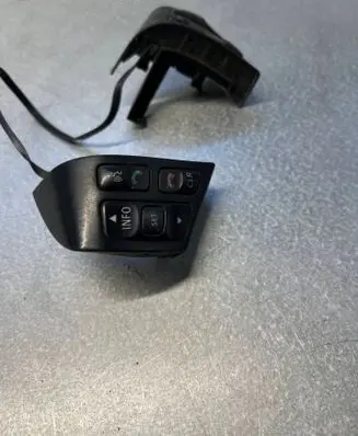 Steering wheel buttons/switches