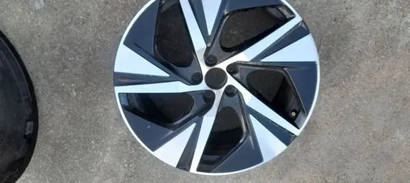 Volvo XC90 R20 alloy rim 32209411