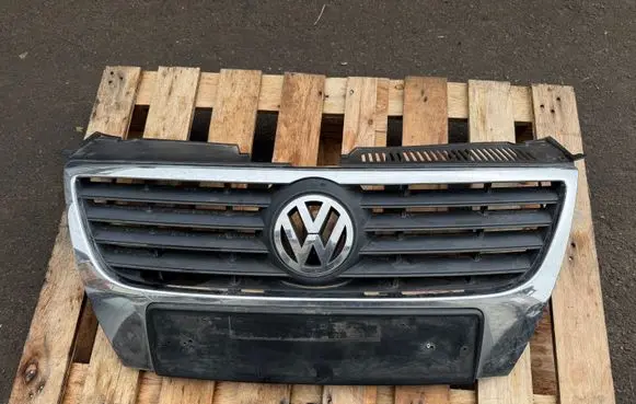 Volkswagen PASSAT B6 Front bumper upper radiator grill 3C0853651