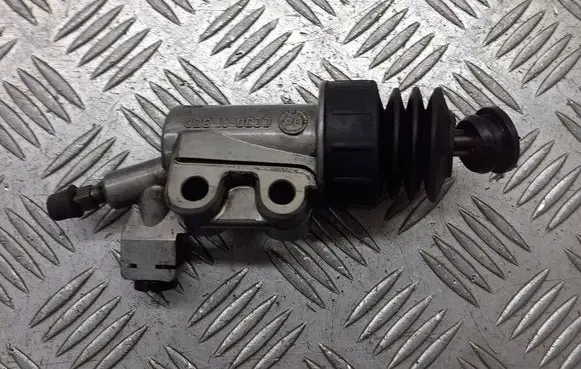 Mazda 5 Clutch slave cylinder FTEDE68037