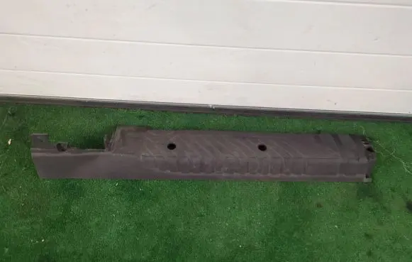 Foot area side trim
