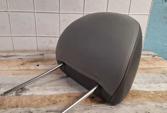 Chrysler Sebring (JS) Front seat headrest 