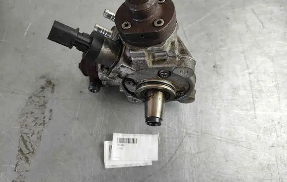 BMW 7 F01 F02 F03 F04 Fuel injection high pressure pump 7823463