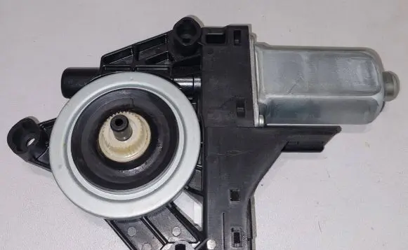 Volvo S60 Front door window regulator motor 966268102