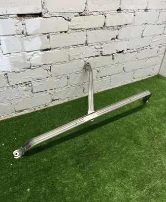 Fuel tank mounting bracket