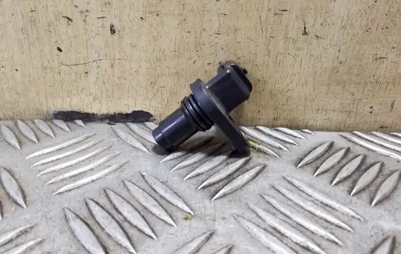 Nissan Juke I F15 Camshaft position sensor