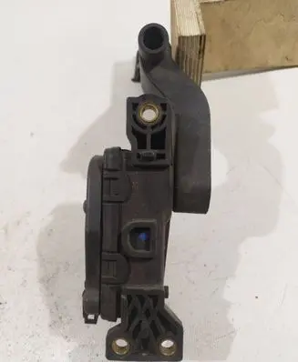 Volkswagen Golf IV Accelerator throttle pedal 1J1721503H