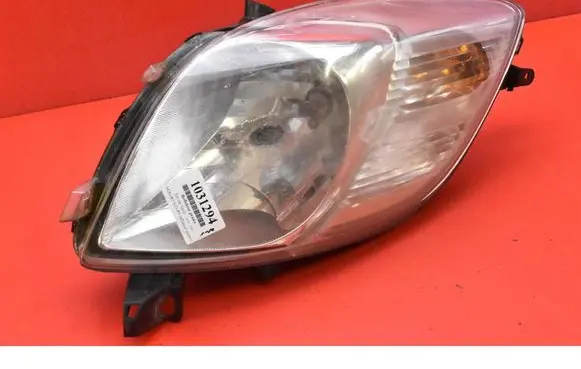 Toyota Yaris Headlight/headlamp