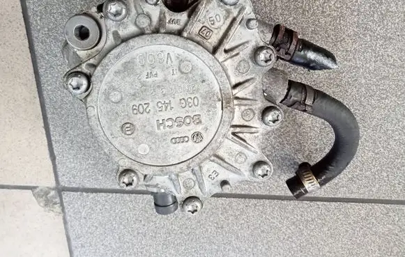 Volkswagen PASSAT B6 Vacuum pump 03G145209D 251011B2