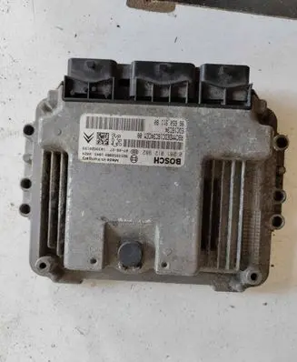 Peugeot 308 Engine control unit/module 0281012982