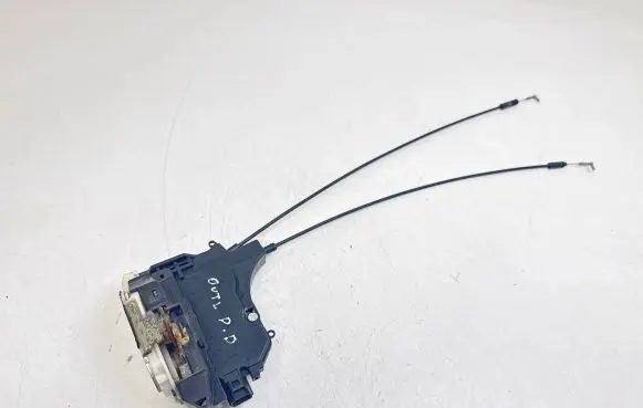 Mitsubishi Outlander Front door lock 07823