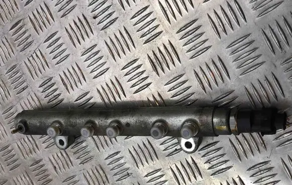 Honda CR-V Fuel main line pipe