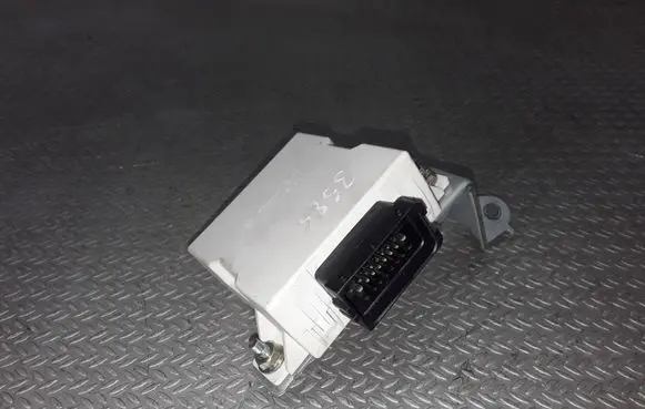 Toyota Avensis T250 Window wiper relay 150696