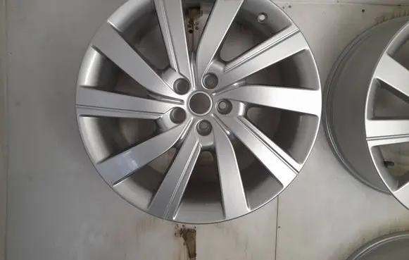 Rover Land Rover R21 alloy rim M8E2-CC