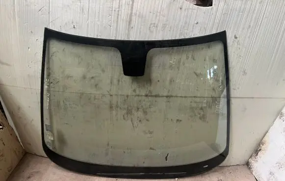 Peugeot 206 Front windscreen/windshield window 
