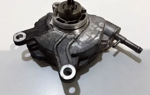 Toyota Avensis T270 Other engine bay part