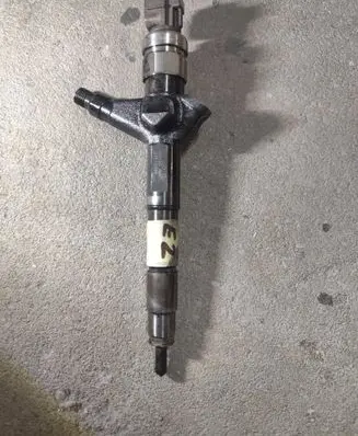 Nissan X-Trail T30 Fuel injector AW400AW4 09E12488