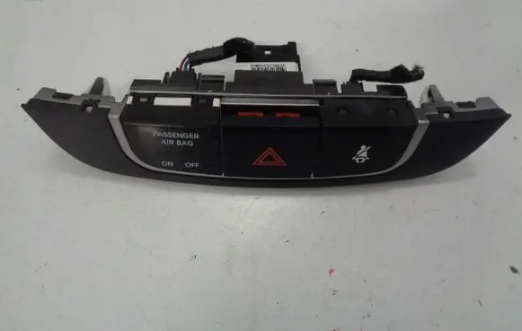 Hyundai ix35 Hazard light switch 847402S450TAN