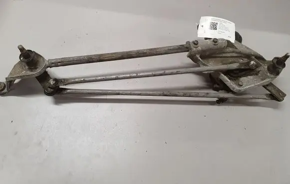 Honda CR-V Front wiper linkage and motor 60121