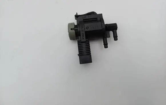 Audi A3 S3 8L Valve vacuum 1J0906283C