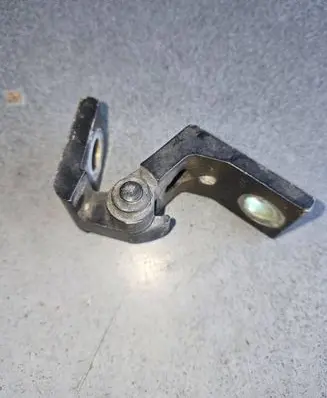 Skoda Fabia Mk1 (6Y) Front door lower hinge 6Y0831411C