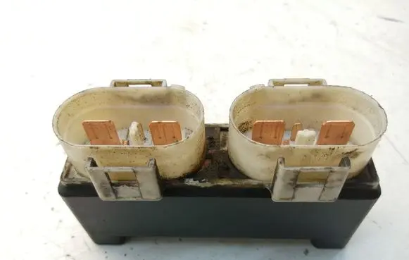 Coolant fan relay