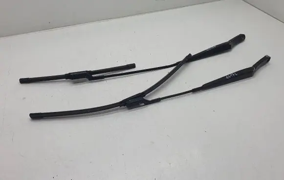Front wiper blade arm