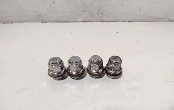 Toyota Corolla Verso E121 Nuts/bolts 