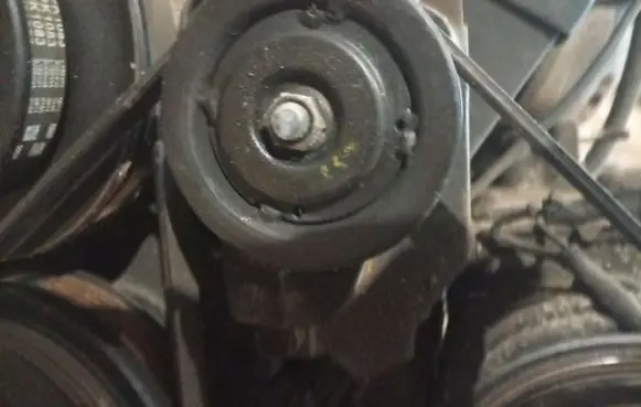 KIA Sorento Generator/alternator belt tensioner