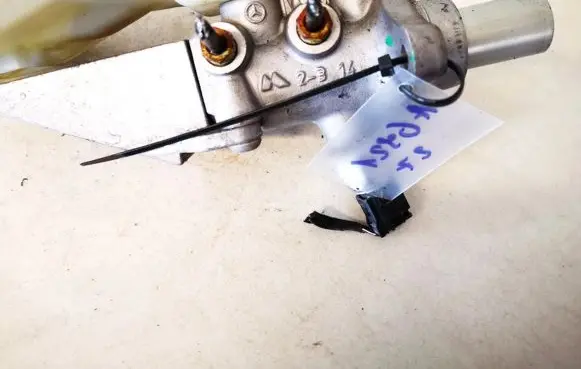 Mercedes-Benz R W251 Master brake cylinder