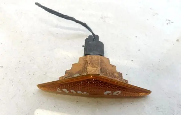 Ford Mondeo Mk III Front fender indicator light