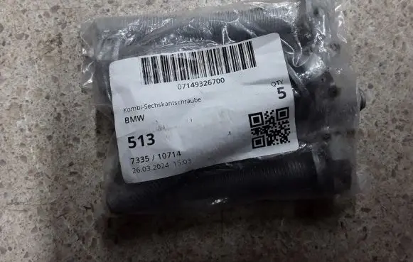 BMW 5 G30 G31 Other engine bay part 71493267 9326700 07149326700