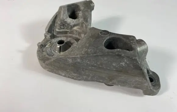 BMW 5 G30 G31 G38 A/C compressor mount bracket 7646904