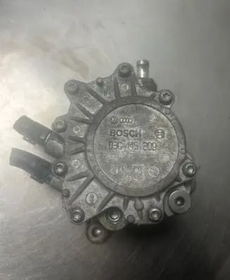 Skoda Octavia Mk2 (1Z) Vacuum pump 03G145209C V540