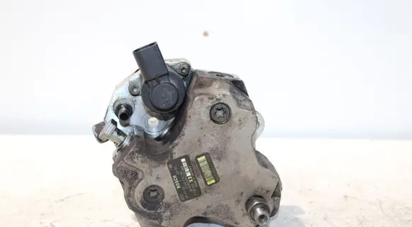 BMW X3 E83 Fuel injection high pressure pump 7798333 0445010146