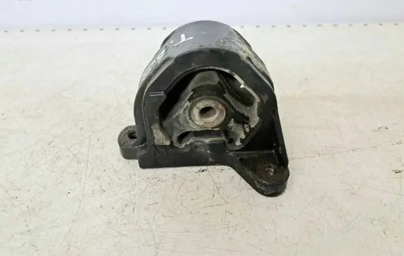 Honda FR-V Engine mount bracket