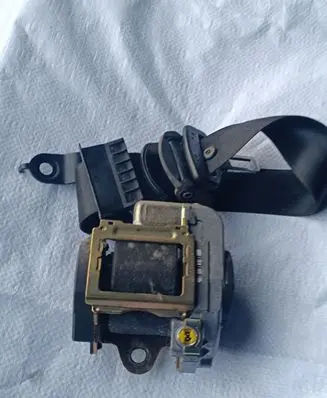 Mercedes-Benz E W211 Front seatbelt 008R000 561014701