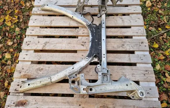 BMW 5 E60 E61 Front subframe 6759461 6759462
