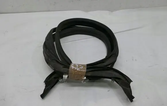 BMW 3 E92 E93 Rubber seal tailgate window/glass 7008802