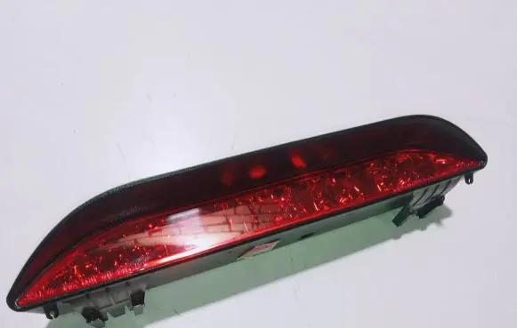 Chevrolet Kalos Third/center stoplight
