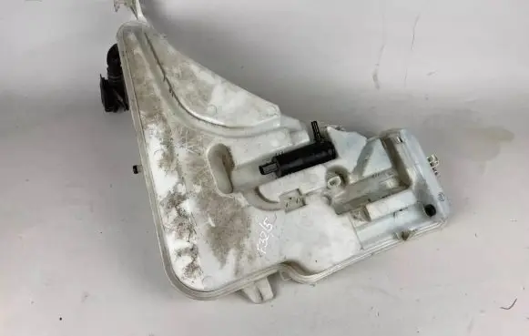 Windshield washer fluid reservoir/tank