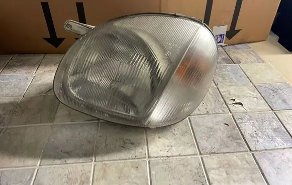 Hyundai Atos Prime Headlight/headlamp 2211110L