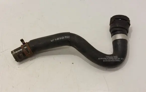 Engine coolant pipe/hose