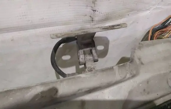 BMW X5 E53 Tailgate/trunk/boot hinge